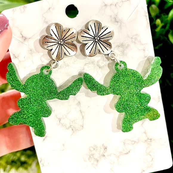 Acrylic Stitch Floral Earrings - Picture 4 of 6